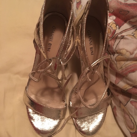 Gianni Bini gold strapping heels - Picture 1 of 5